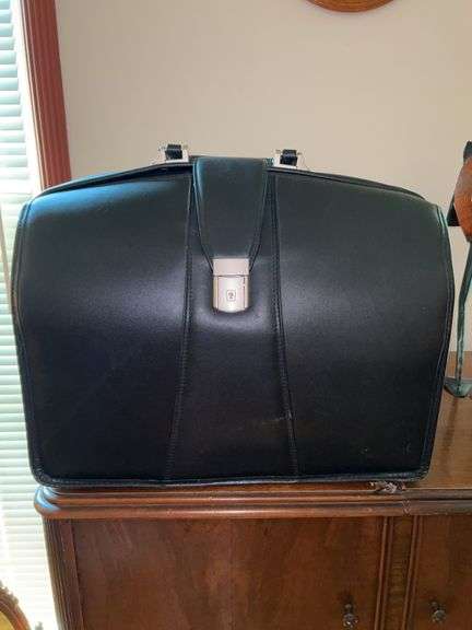 Very nice McKlien black leather briefcase with key (no shoulder strap) image
