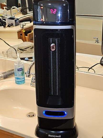 Honeywell 23-in tall oscillating heater with timer. Works.