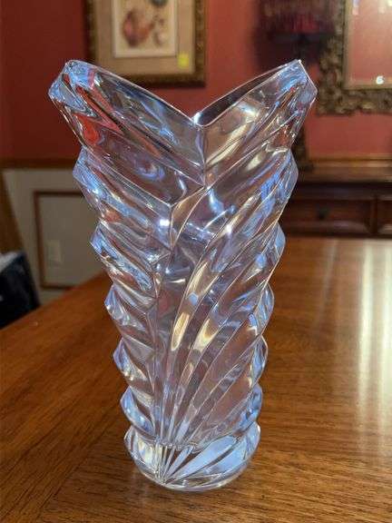 Beautiful Mikasa Wyndham Crystal Vase…..9” tall and in original box image