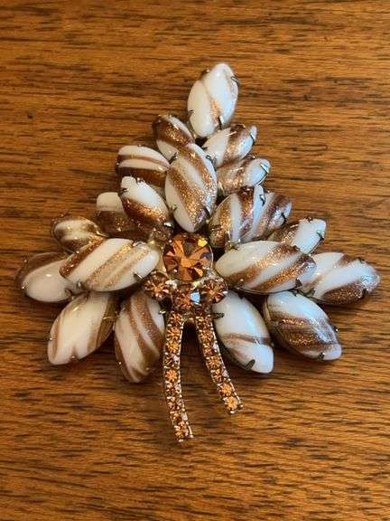 Gorgeous Vintage Juliana Gold & Copper Fluss Milk Glass Leaf Brooch image