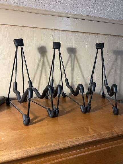 Set of 3 guitar stands image