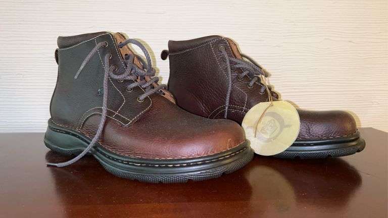 NWT and box  (no lid) pair of men’s BORN brown leather lace up boots…..size 11M image