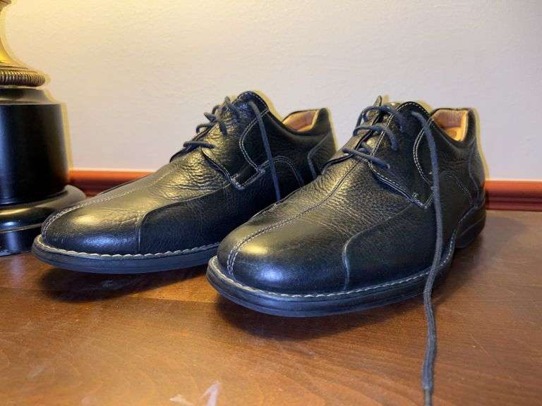 Men’s Johnston & Murphy Shuler Bicycle Shoes with shoe forms - Full-Grain Black Leather…..size 10M image