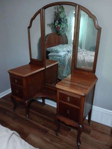 Antique vanity with tri-fold mirror. Drawers open and close smoothly. 51x20x70