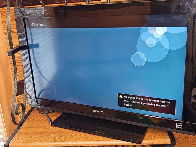 Sony 32-in flat screen TV. No remote, will update if remote is found.