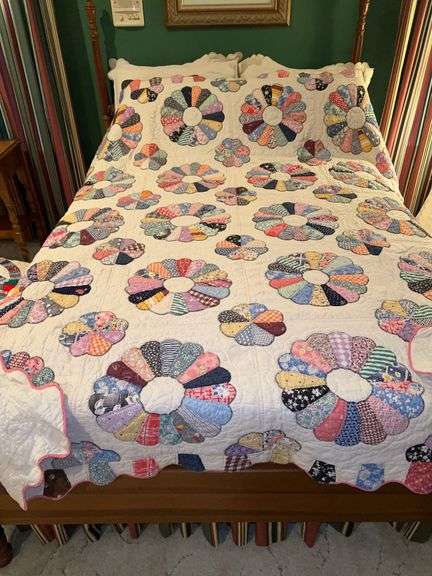 Vintage Full Size Hand Stitched Dresden Plate Quilt image