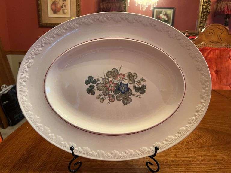 Pembroke Wedgwood Corinthian T428 Oval Serving Platter…..15-1/2 x 12 image