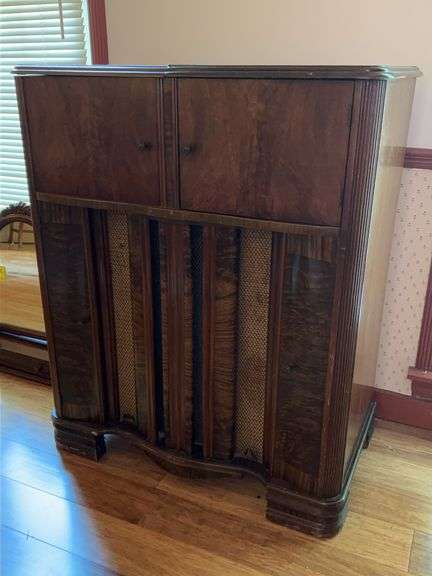 Vintage Zenith Console Radio Phonograph 7S685 with accompanying schematics for tubes image