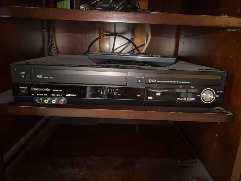 Panasonic DVD Recorder (DMR-ES46V) with original box image