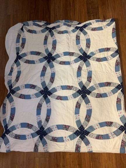 Queen size double wedding ring machine stitched quilt image