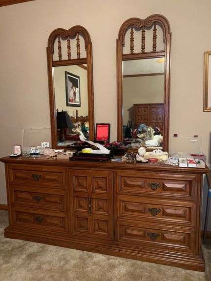 WOW…..MCM Link-Taylor 6-drawer dresser with double mirrors and 3 center hidden drawers…..in really good condition image