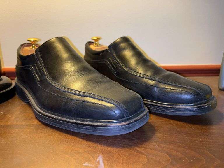 Johnston & Murphy black leather waterproof sole slip-ons with shoe forms…..size 9-1/2 XW image