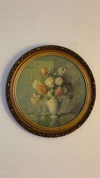 Attractive still floral print in round decorative frame…..nice looking vintage look…..14-1/4”D image
