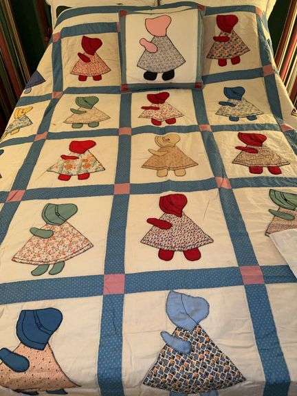 Vintage Full/Queen Size Sun Bonnet Sue Appliqued Quilt with Matching Pillow image