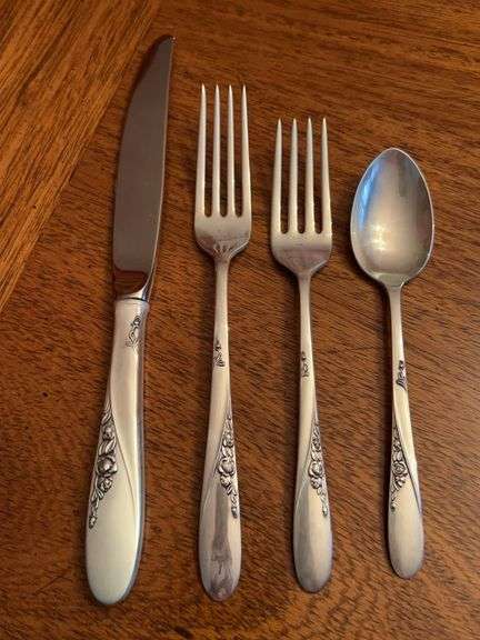 Sterling Easterling Rose Spray 4-piece place setting…..110.5 total grams (minus the knife) image