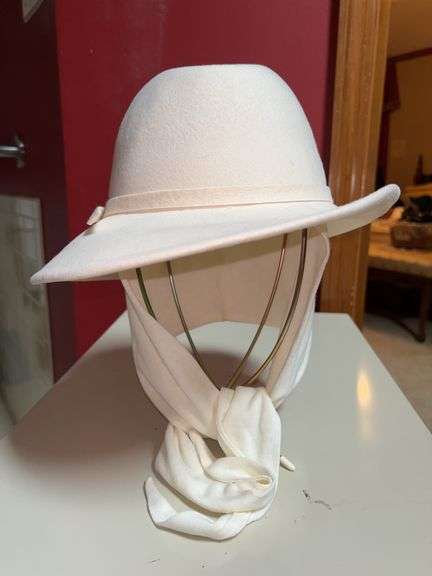 Street Smart ladies cream color felt hat with scarf image