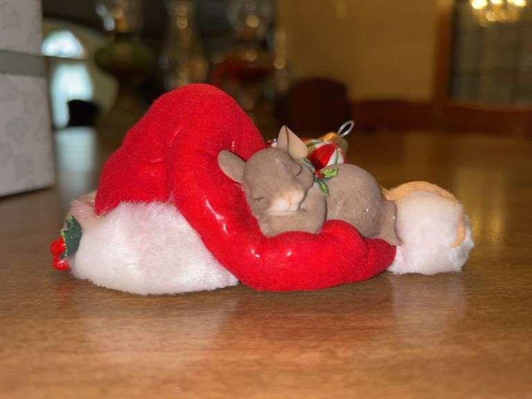 Limited Edition Charming Tails by Fitz & Floyd “The Nap Before Christmas” figurine….5” long and in original box…..87/155 image