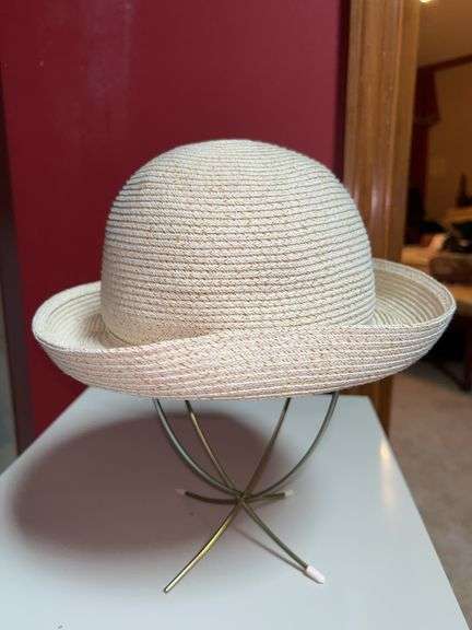 Unmarked dressier ladies straw hat image