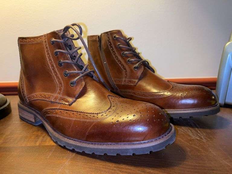 Like new Steve Madden Prestonn lace-up boots for men…..size 11 image