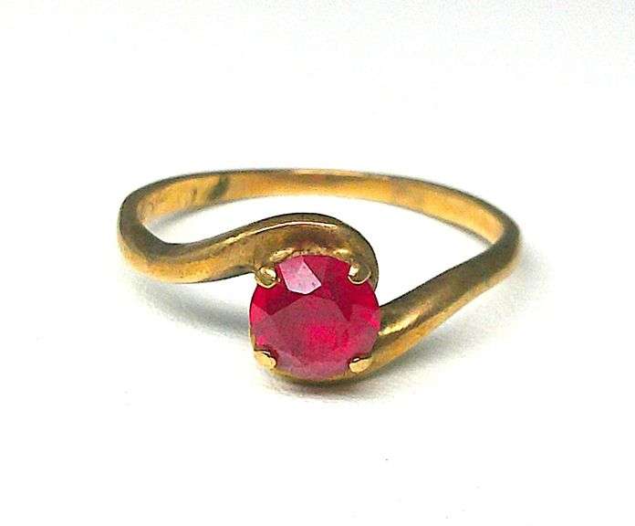 10k Gold Red Gemstone Ring image
