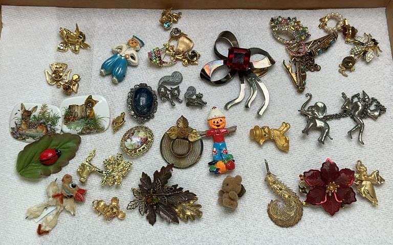 Assortment of Broaches & Pins image