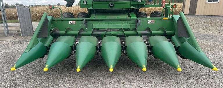 John Deere 693 6 Row Corn Head image