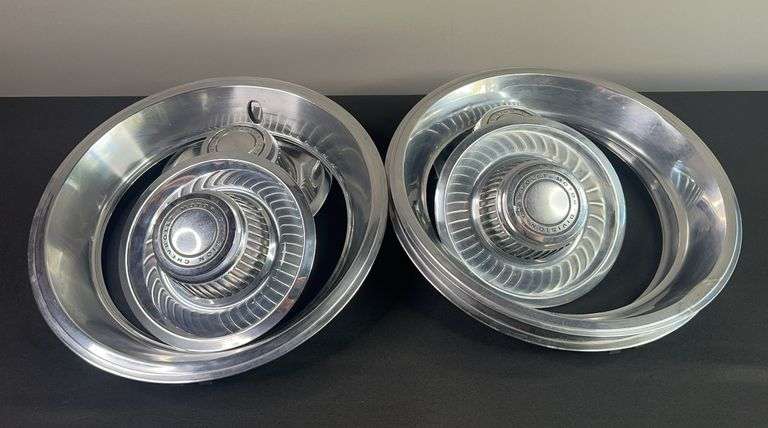 15” Chevrolet Rally Center Caps & Beauty Rings image