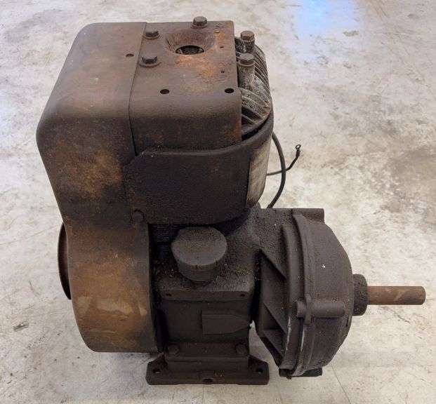 Briggs & Stratton Engine image