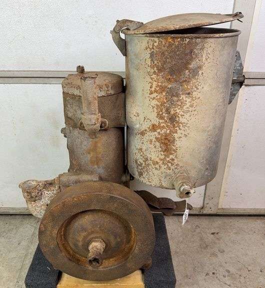 Vertical Hit Miss Engine VW-1-A image