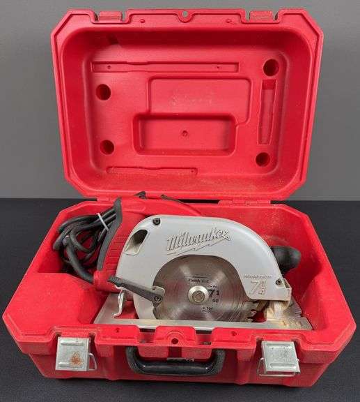 Milwaukee 7-1/4” Corded Tilt-Lock Circular Saw & Hard Plastic Case image
