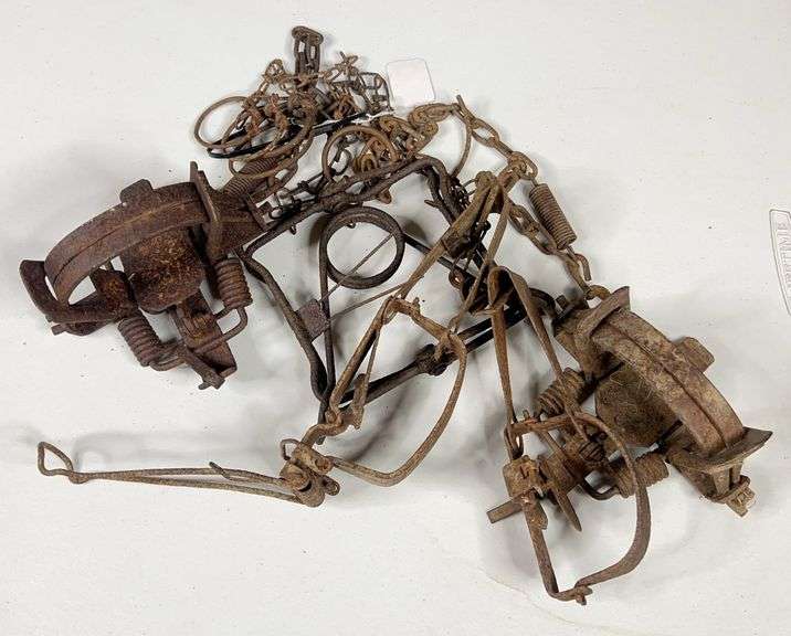 Animal Foot Hold Traps image