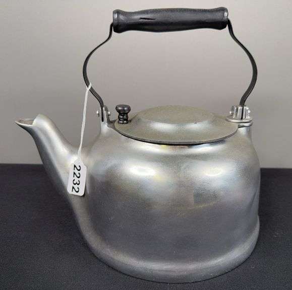 WagnerWare “Sidney Tea Kettle” 145 5QT image