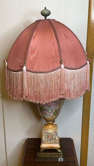 Oriental Porcelain Vase Table Lamp image