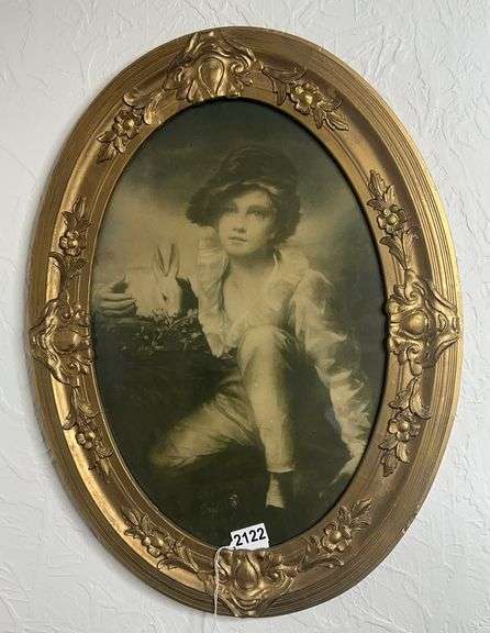 Vintage Oval Picture & Picture Frame image