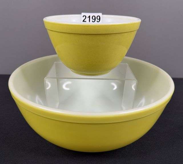 Pyrex Yellow Mixing Bowls image