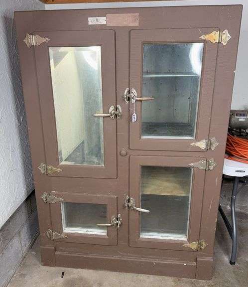 Log-O-Nier Ice Chest “Cooled By Frigidaire” image