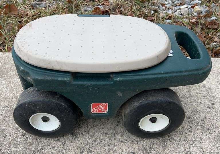 Step 2 Rolling Garden Cart image