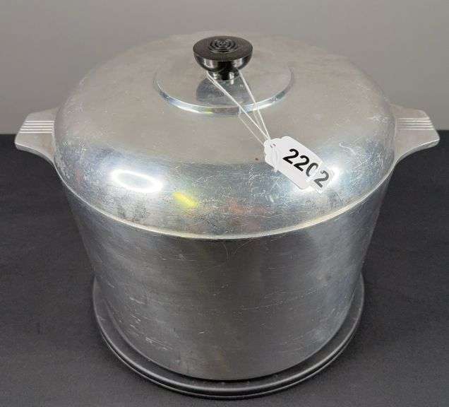 Magnalite 12QT Pot with Lid image