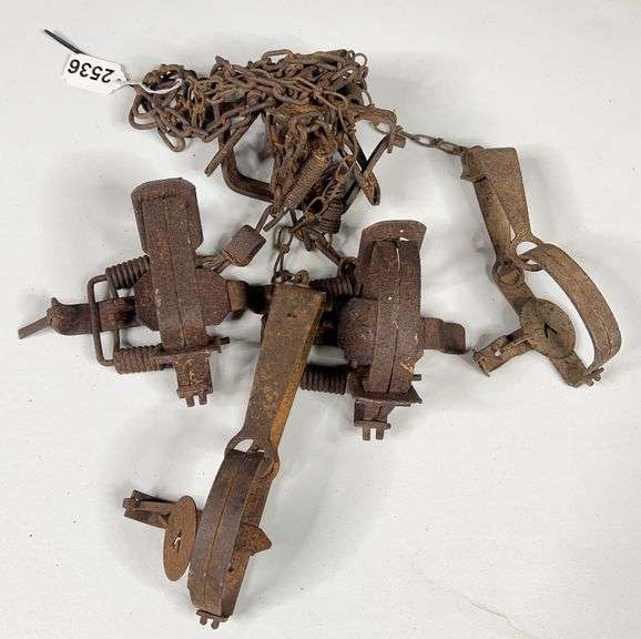 Animal Foot Hold Traps image