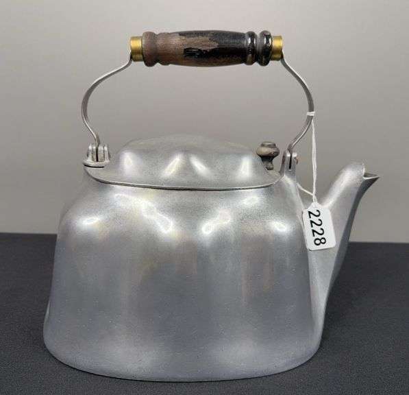 WagnerWare “Grand Prize” Tea Kettle 158 image