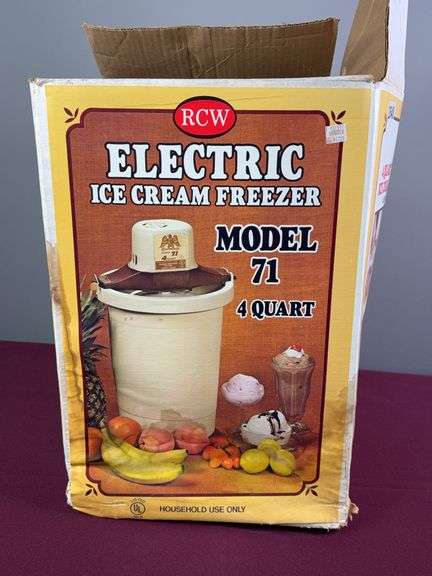 4 Quart Electric Ice Cream Freezer/ Maker image