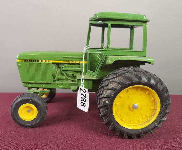 Ertl John Deere Tractor image