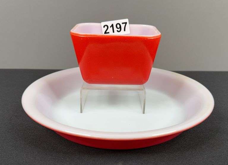 Pyrex Fridge Storage Dish & Pie Pan image