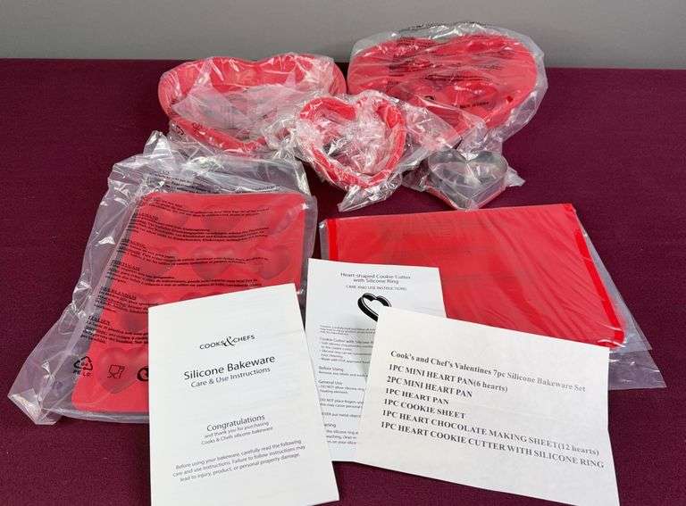 Valentine’s Themed Cooks&Chefs Silicone Bakeware image