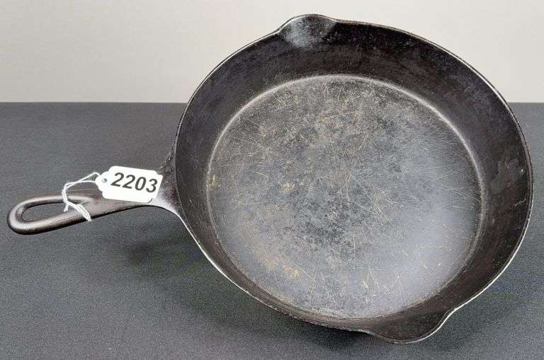 WAPAK No.9 Cast Iron Skillet image