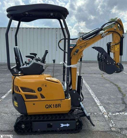 QK18R Mini Excavator image
