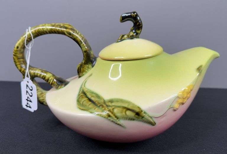 Hull W26 Woodland Tea Pot image