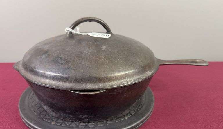 Unmarked Cast Iron Skillet image
