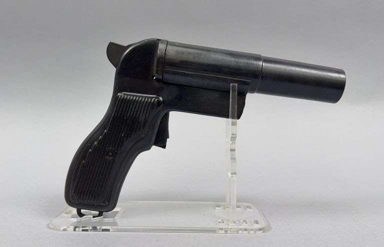 Flare Gun  Model 1952   AP01637 image