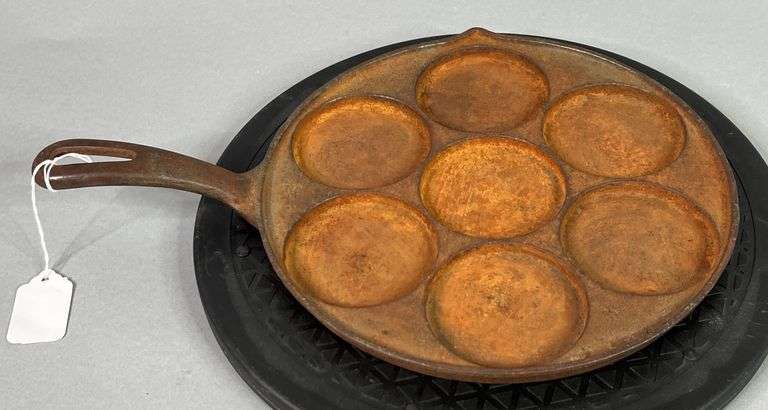 Griswold No. 34 Plett Pan image